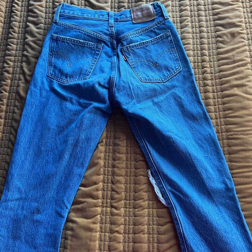 Woman’s size W25 L32 Distressed Levi 501